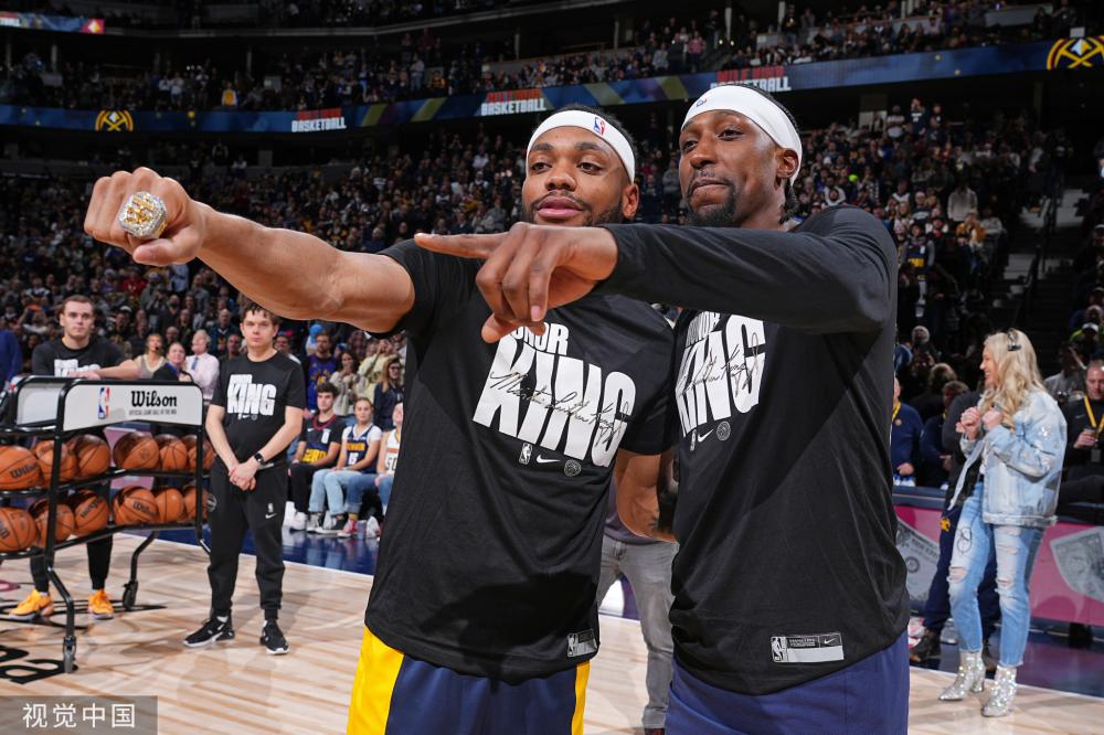 坚持与奉献 坚持与奉献