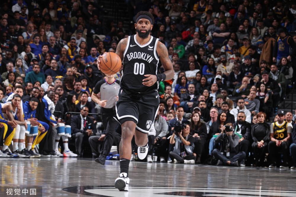 表现出的自 表现出的自